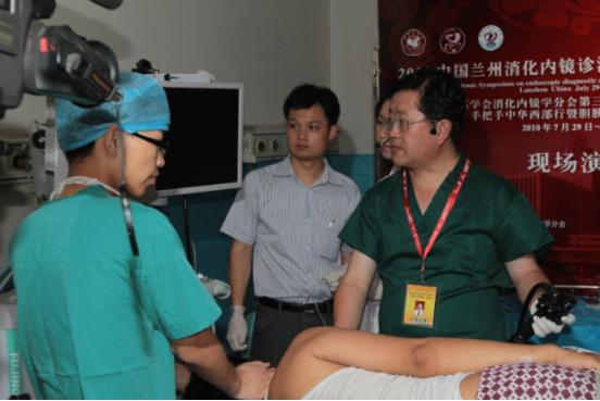 黄晓俊教授现场演示ERCP