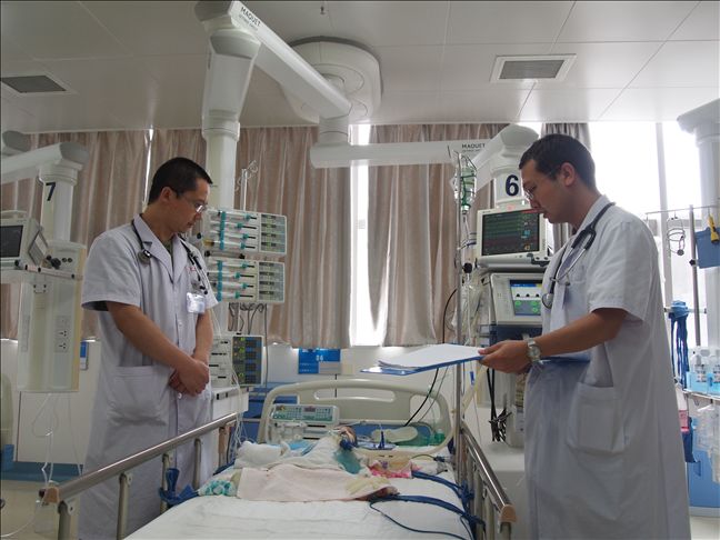 柳德斌主任听取病例汇报