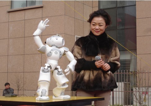 中心机器人太极拳表演